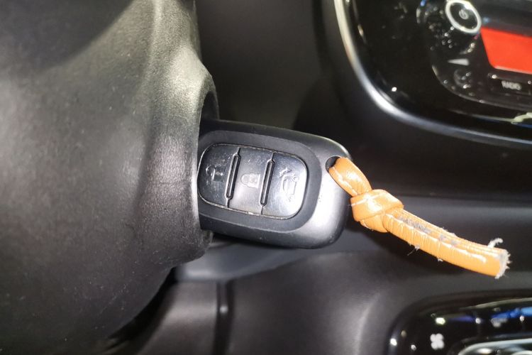 smart fortwo 2018款 1.0L 52千瓦硬顶灵动版 国V中控内饰11