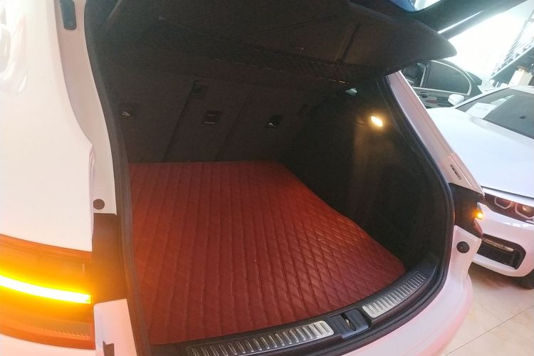 保时捷 2017款  Macan 2.0T机舱底盘23