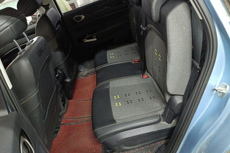 宝骏RM-5 2019款 1.5L CVT 24小时在线精英型 7座中控内饰21