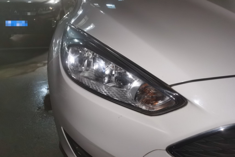 福特 福克斯 2015款 两厢 1.6L 自动舒适型车身外观6006