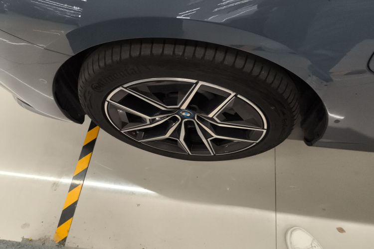 宝马i5 2024款 eDrive 35L 尊享型 M运动套装车身外观6007