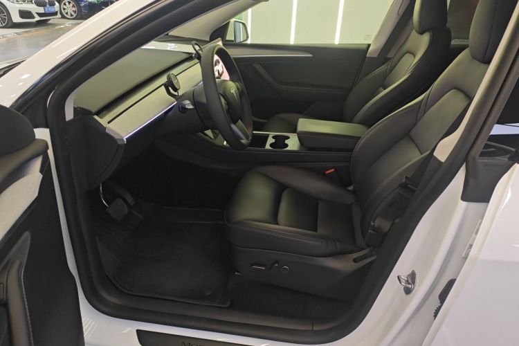 特斯拉 Model Y 2023款 长续航全轮驱动版中控内饰19