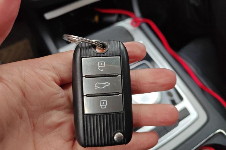 荣威i6新能源 2017款 45T 混动互联智尊版中控内饰7001