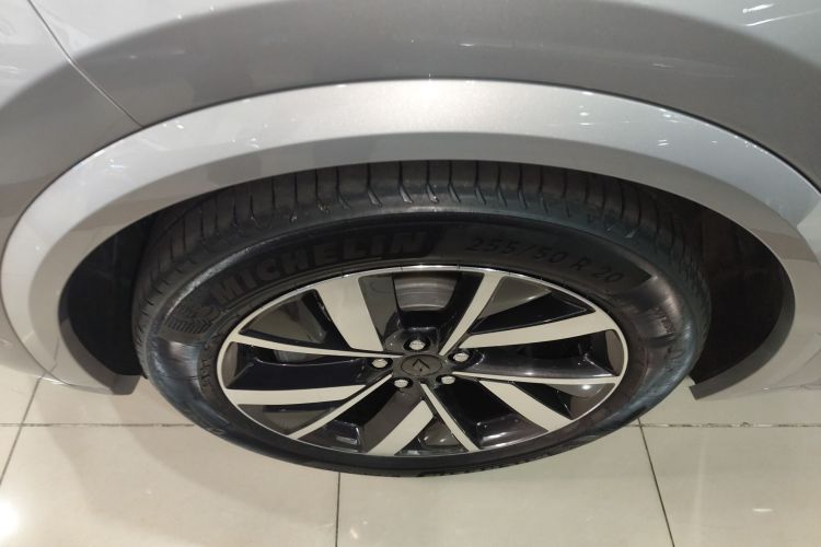 理想汽车 理想L8 2023款 Max车身外观6002