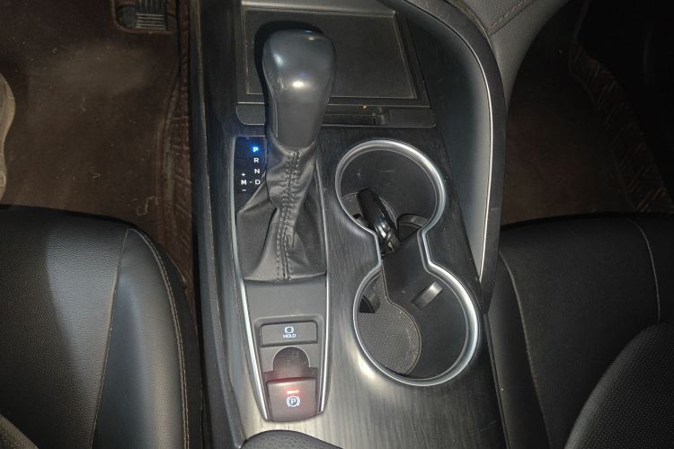 丰田 凯美瑞 2021款 2.0G 豪华版中控内饰18