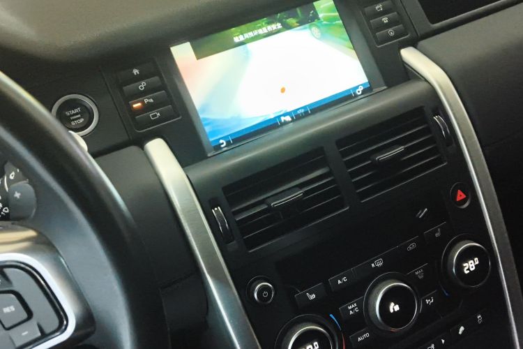 路虎 发现神行 2016款 2.0T HSE中控内饰16