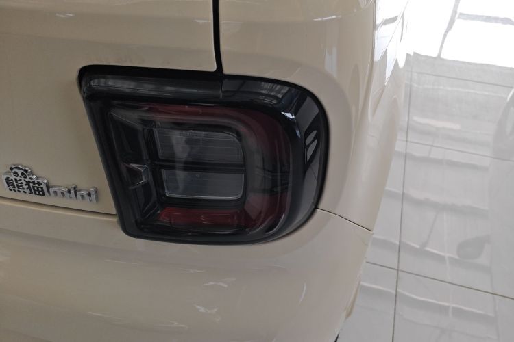 吉利银河 熊猫 2025款 210km 元气熊车身外观9