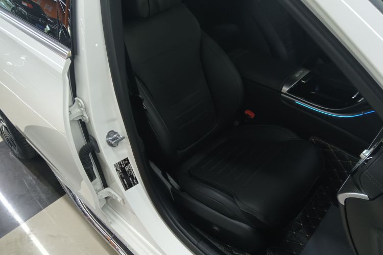 奔驰C级 2023款 改款 C 260 L 运动版局部细节41