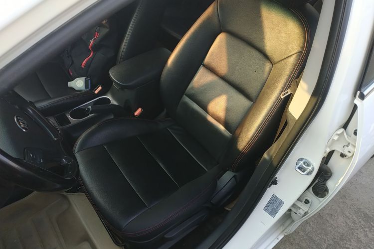 起亚K3 2016款 1.6L 手动GLS中控内饰19