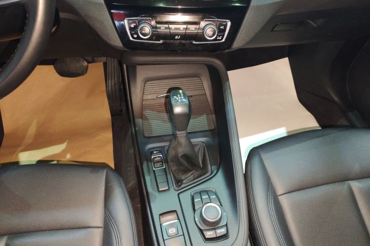 宝马X1 2019款 sDrive18Li 时尚型中控内饰18