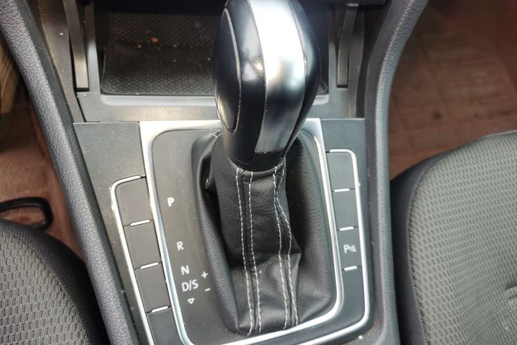 大众 高尔夫 2017款 1.6L 自动舒适百万辆纪念版中控内饰18