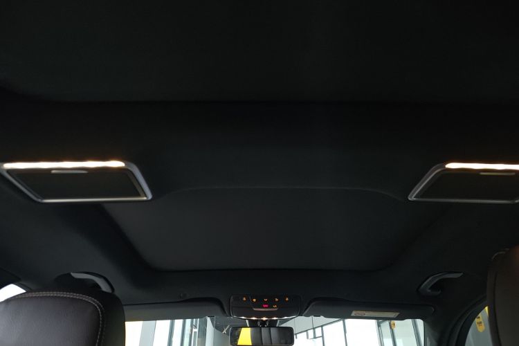 奔驰GLC 2020款 改款 GLC 260 L 4MATIC 豪华型中控内饰22