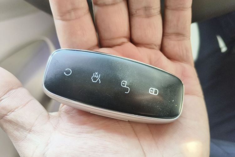 腾势D9 2024款 DM-i 980 四驱旗舰型中控内饰7001