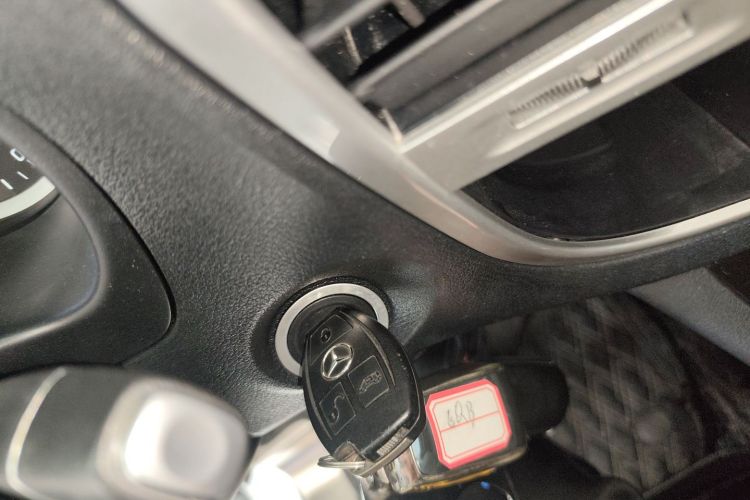 奔驰 威霆 2021款 2.0T 商务版 7座中控内饰11