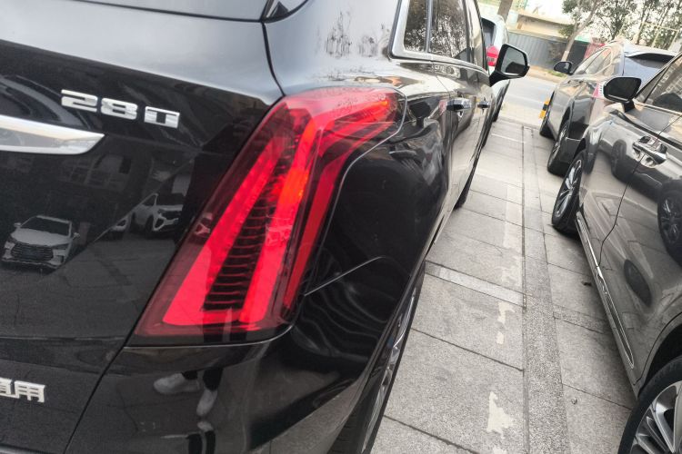 凯迪拉克XT5 2020款 改款 28T 豪华型车身外观9