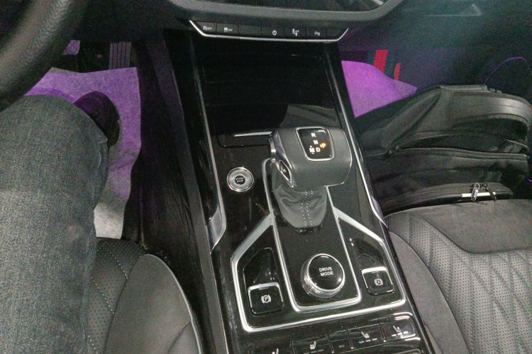 红旗HS5 2022款 改款 2.0T 智联旗享四驱版中控内饰18