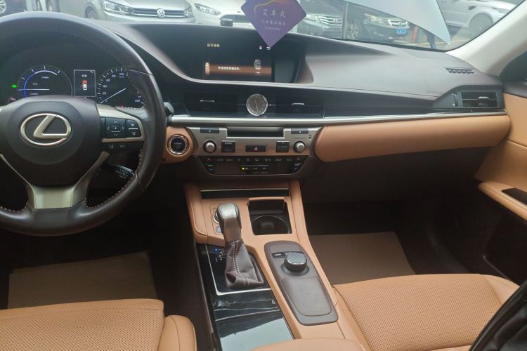 雷克萨斯ES 2015款 300h 舒适版局部细节16