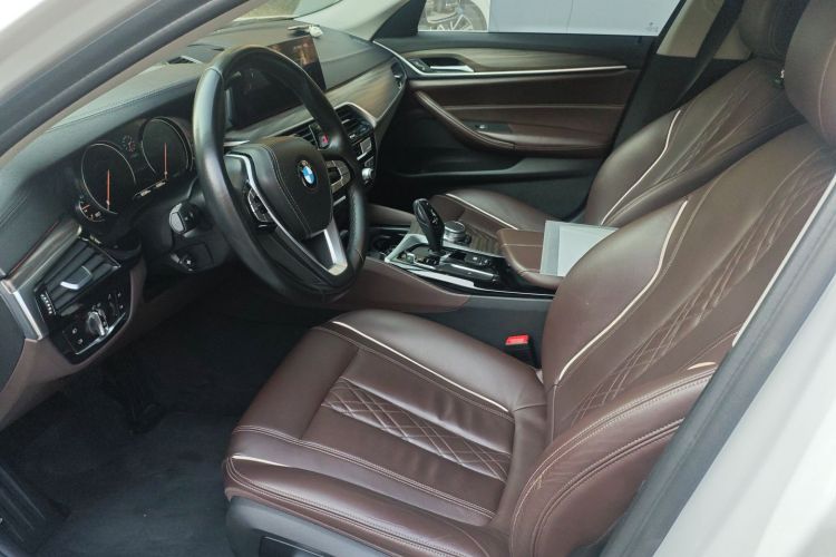 宝马5系 2018款 改款  530Li xDrive 豪华套装中控内饰19