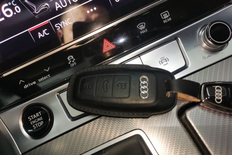 奥迪A6L 2023款 改款 40 TFSI 豪华致雅型中控内饰11