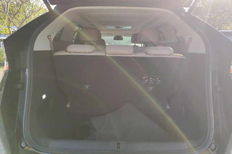 小鹏X9 2025款 740超长续航 Max机舱底盘23