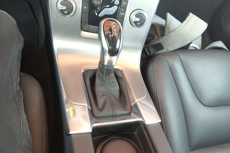 沃尔沃S60 2016款 S60L T4 智远版中控内饰18