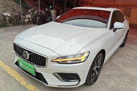 沃尔沃S60 2025款 B4 智逸豪华版