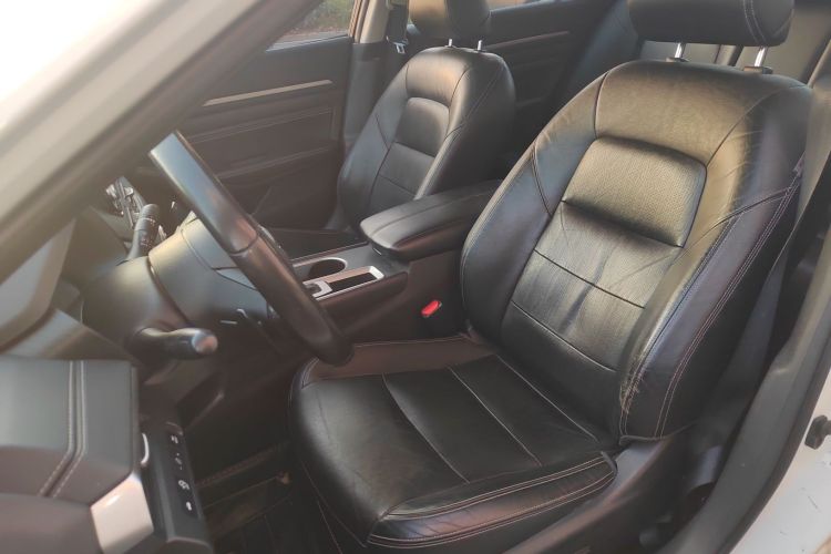 日产 天籁 2019款 2.0T XL 智领版中控内饰19