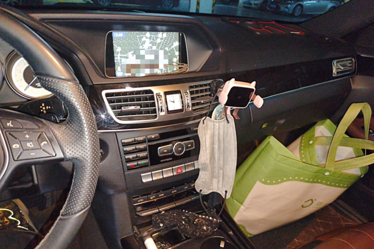 奔驰E级 2015款 E 260 L 运动豪华型中控内饰16