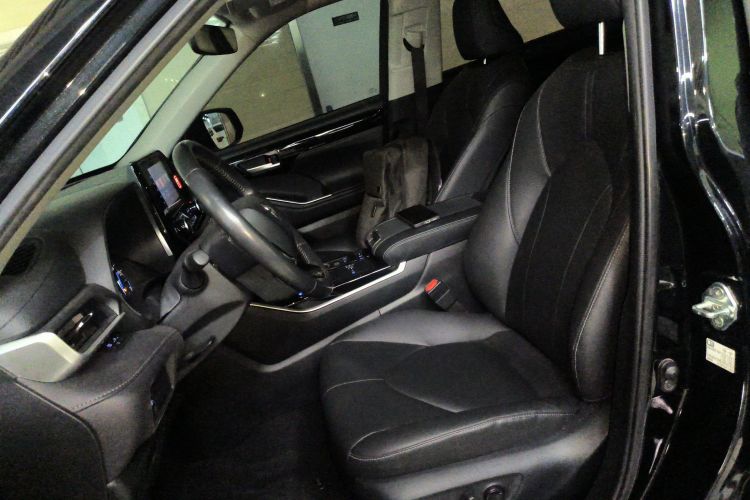 丰田 汉兰达 2022款 双擎 2.5L 四驱豪华版 7座局部细节19