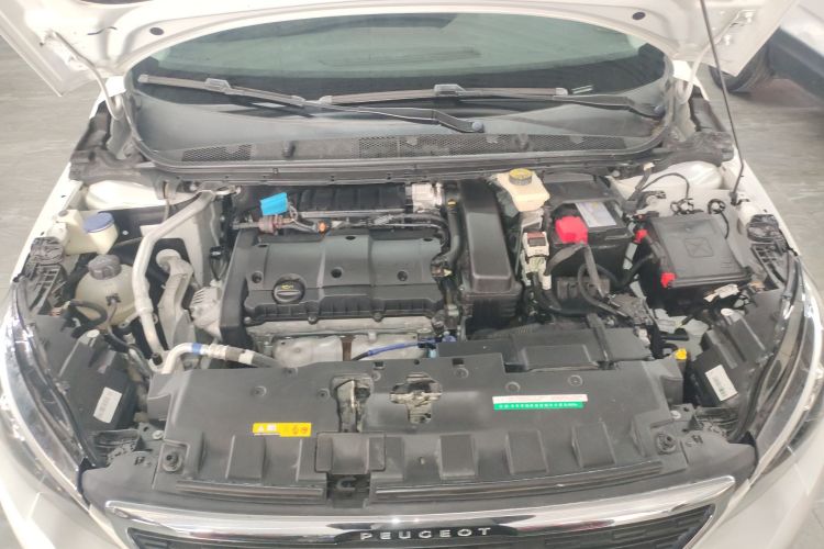 标致308 2018款 1.6L 手动时尚版机舱底盘24