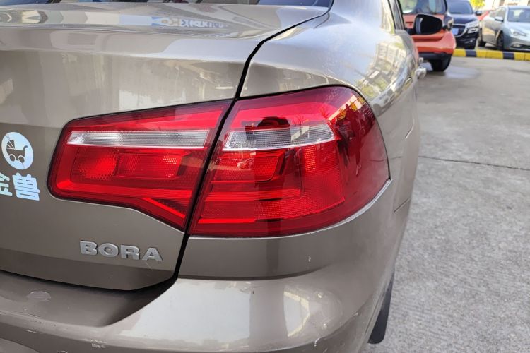 大众 宝来 2015款 质惠版 1.6L 手动时尚型车身外观9