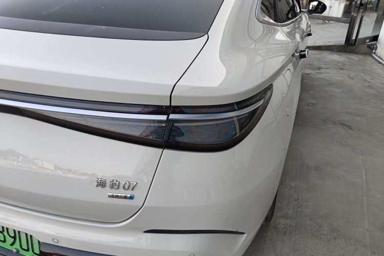 比亚迪 海豹07 DM-i 2025款 智驾版 DM-i 1.5L 125km 尊贵型车身外观9