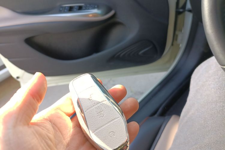 比亚迪 海豚 2023款 420km 时尚版中控内饰11