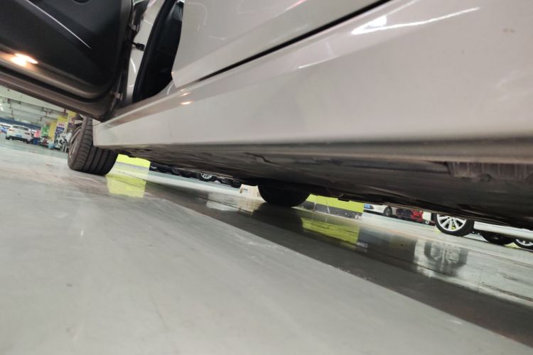 宝马3系 2019款 320Li 时尚型局部细节9002