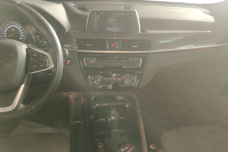 宝马X1 2019款 sDrive18Li 尊享型中控内饰16