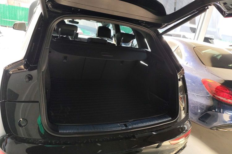 奥迪Q5L 2025款 40 TFSI 豪华动感型机舱底盘23