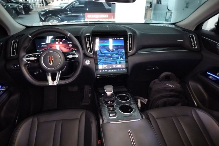 红旗HS3 PHEV 2024款 PHEV 115km 劲为版中控内饰12