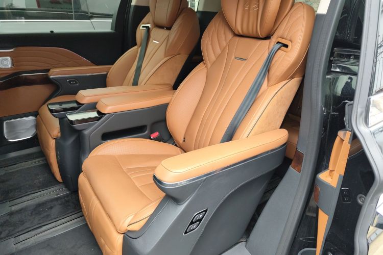 红旗HQ9 2023款 2.0T 智联旗领版中控内饰21