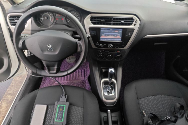 标致301 2014款 1.6L 自动舒适版中控内饰12