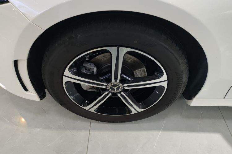 奔驰A级 2022款 改款三 A 200 L 运动轿车时尚型车身外观6007