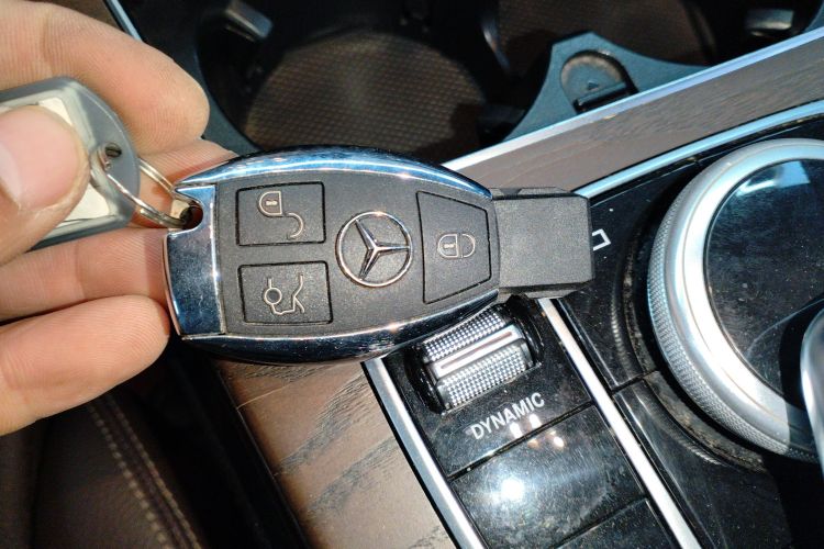 奔驰GLC 2019款 改款 GLC 300 L 4MATIC 动感型中控内饰11