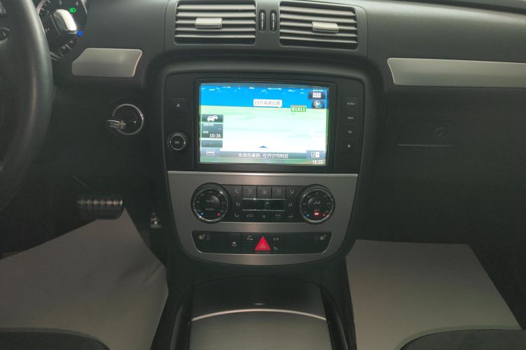 奔驰R级 2014款 R 320 4MATIC 商务型中控内饰16