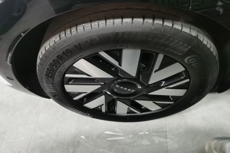 极氪MIX 2025款 长续航智驾版车身外观6008