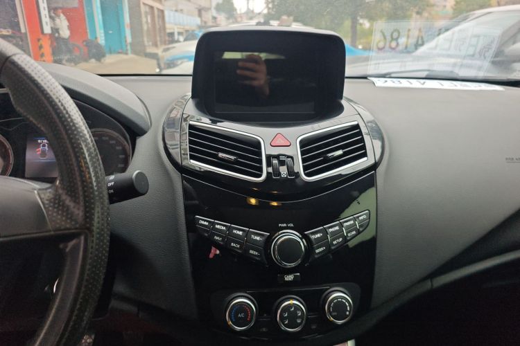 海马S5 2018款 1.6L 手动豪华型中控内饰16