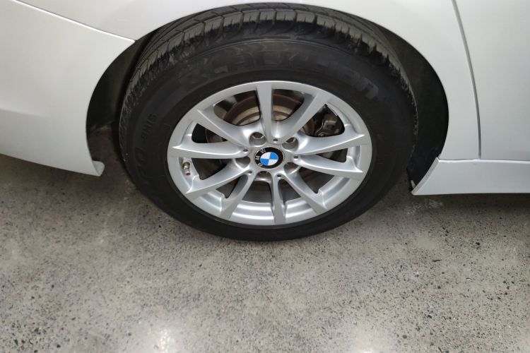 宝马3系 2016款 316i 时尚型车身外观6008