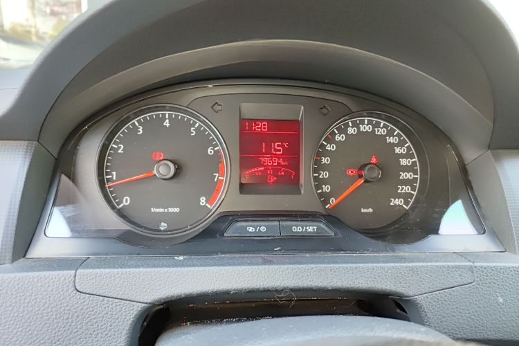 大众 桑塔纳 2015款 1.6L 手动风尚版中控内饰14