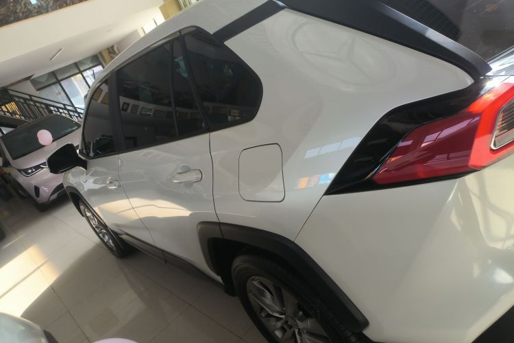 丰田 威兰达 2023款 2.0L CVT两驱领先版车身外观4