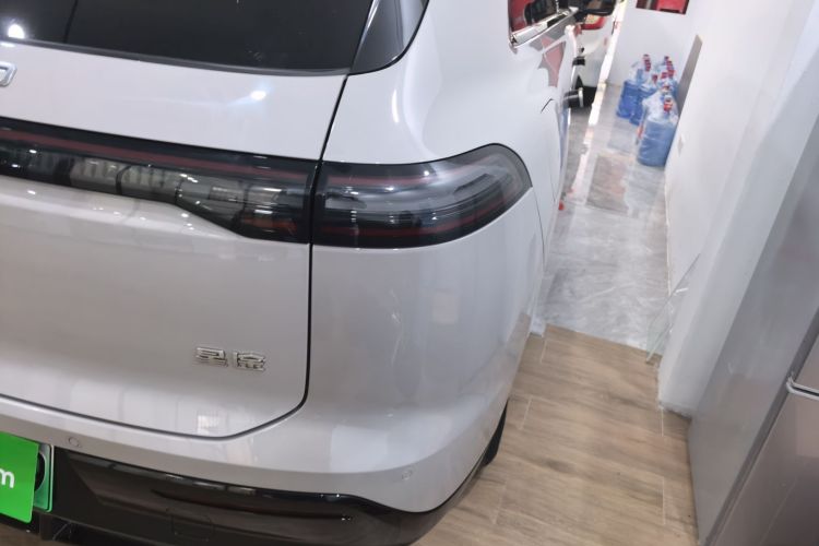 星途 星纪元 ET 2024款 增程 240 Ultra四驱车身外观9