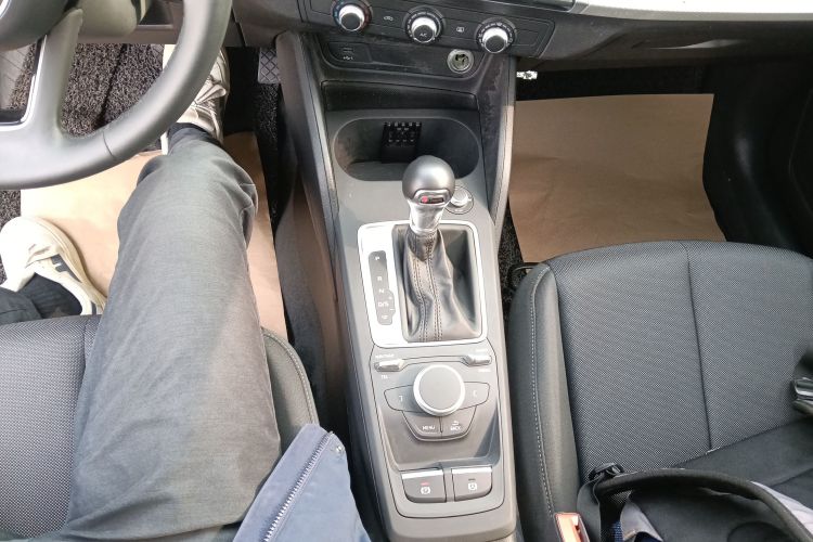 奥迪Q2L 2020款 35 TFSI 进取动感型中控内饰18