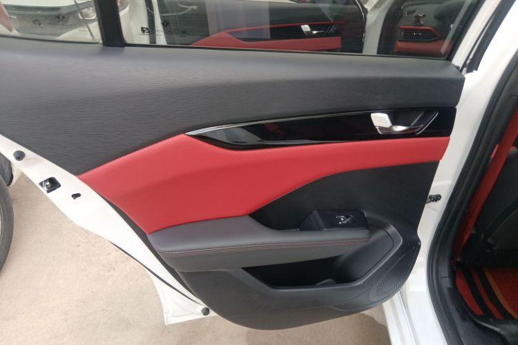 东风风神 奕炫 2021款 230T 自动追影骑士版中控内饰7008